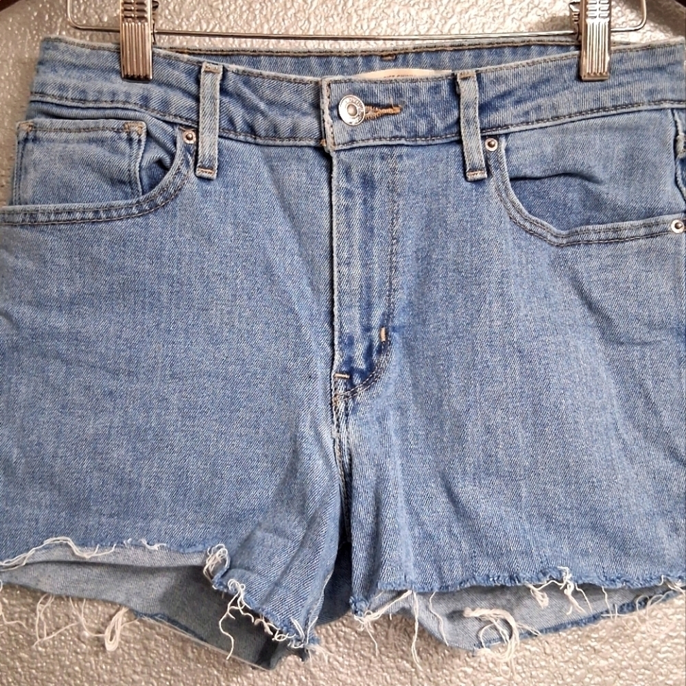 Levis 721 High Rise Cut Off''s      Size 29